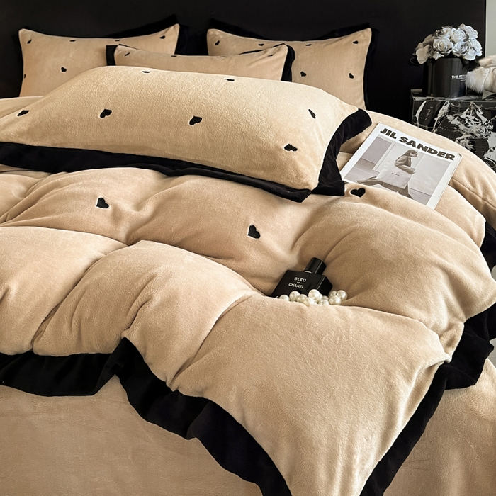 91家纺网 家纺一手货源 找家纺 米彩家纺 2024新款A类轻奢风牛奶绒绣花四件套-爱心蝴蝶结系列 蝴蝶结-浅香槟