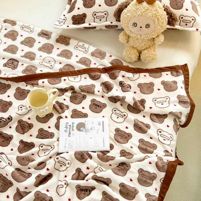 91家纺网 家纺一手货源 找家纺 楠沐家纺 2025新款双面牛奶绒多功能印花毛毯 小熊仔