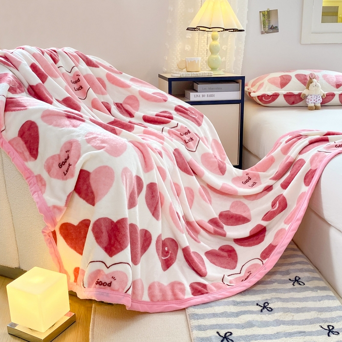 91家纺网 家纺一手货源 找家纺 楠沐家纺 2025新款双面牛奶绒多功能印花毛毯 爱心粉
