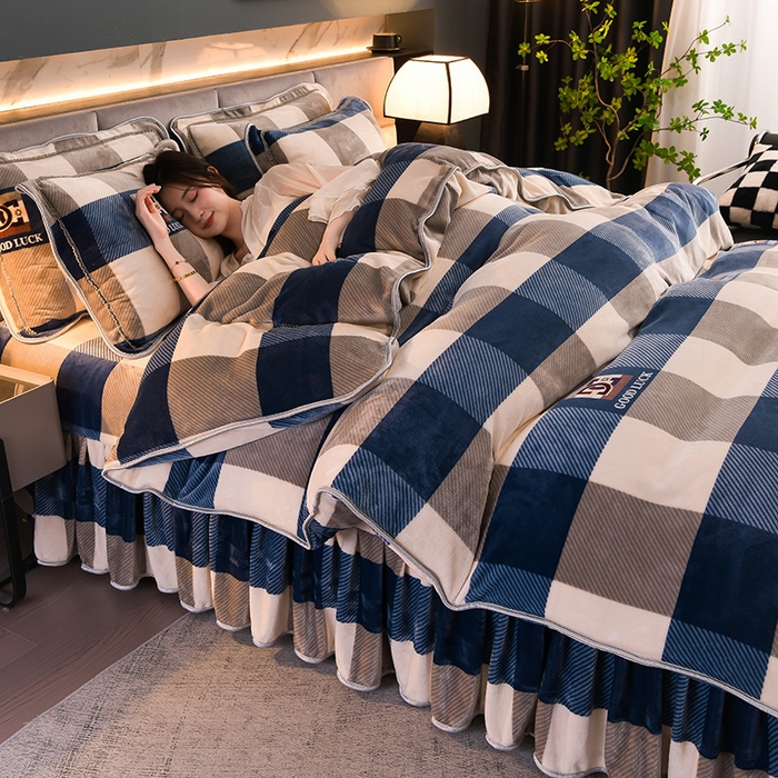 91家纺网 家纺一手货源 找家纺 曼尼家纺2025高克重直播印花床裙款法莱绒金貂珊瑚绒牛奶绒四件套 蓝大格