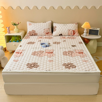 91家纺网 家纺一手货源 找家纺 （总）伊人坊 2024新款牛奶绒印花大豆夹棉床护垫