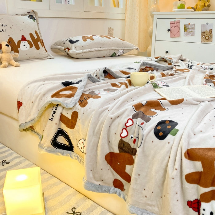 91家纺网 家纺一手货源 找家纺 楠沐家纺 2025新款双面牛奶绒多功能印花毛毯 字母狗