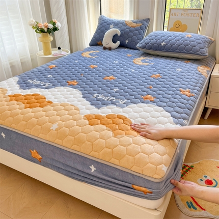 91家纺网 家纺一手货源 找家纺 （总）伊人坊 2024新款牛奶绒印花大豆夹棉床笠