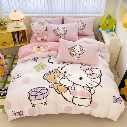 91家纺网 家纺一手货源 找家纺 米帛家纺 2024新款正版授权大版三丽鸥牛奶绒四件套 小熊凯蒂猫