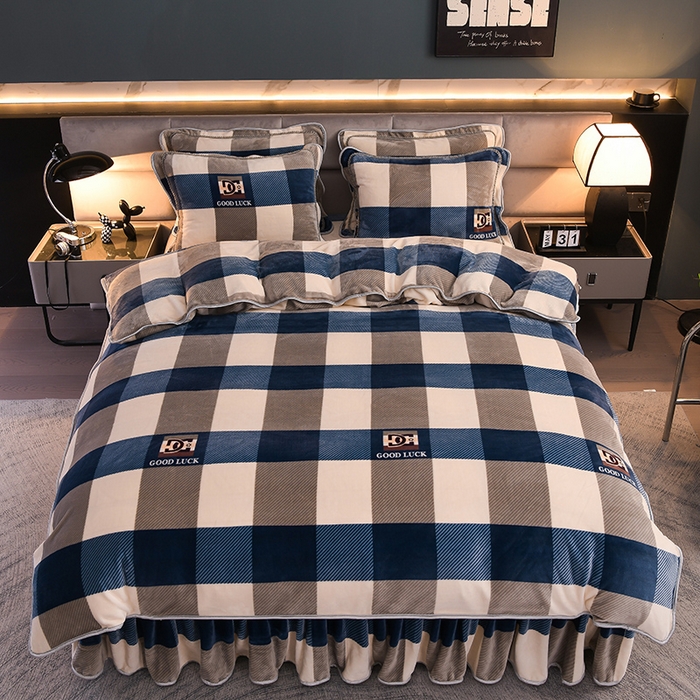 91家纺网 家纺一手货源 找家纺 曼尼家纺2025高克重直播印花床裙款法莱绒金貂珊瑚绒牛奶绒四件套 蓝大格