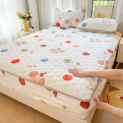 91家纺网 家纺一手货源 找家纺 伊人坊 2024新款牛奶绒印花大豆夹棉床笠 快乐小熊