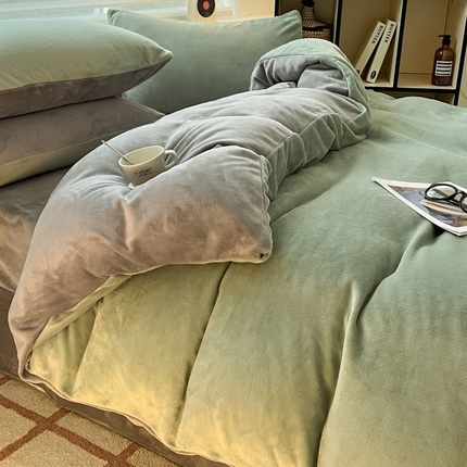 91家纺网 家纺一手货源 找家纺 绘萱 2025新款高克重纯色双拼牛奶绒四件套 简约绿灰