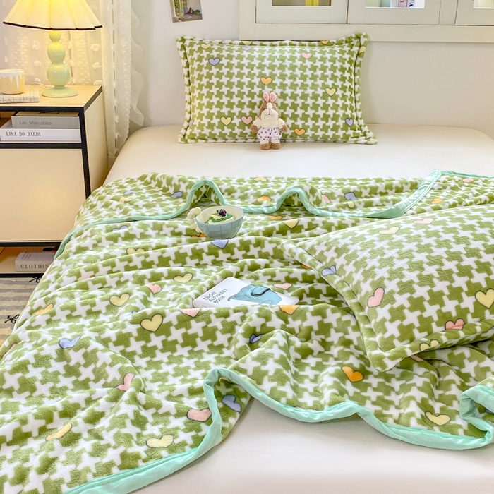 91家纺网 家纺一手货源 找家纺 楠沐家纺 2025新款双面牛奶绒多功能印花毛毯 绿色心情