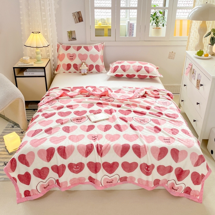 91家纺网 家纺一手货源 找家纺 楠沐家纺 2025新款双面牛奶绒多功能印花毛毯 爱心粉