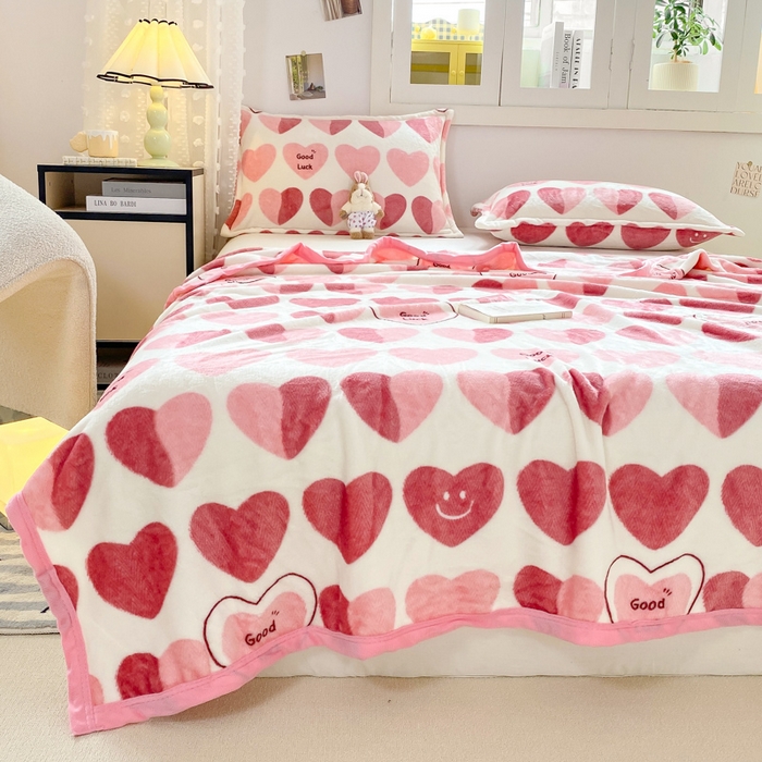 91家纺网 家纺一手货源 找家纺 楠沐家纺 2025新款双面牛奶绒多功能印花毛毯 爱心粉