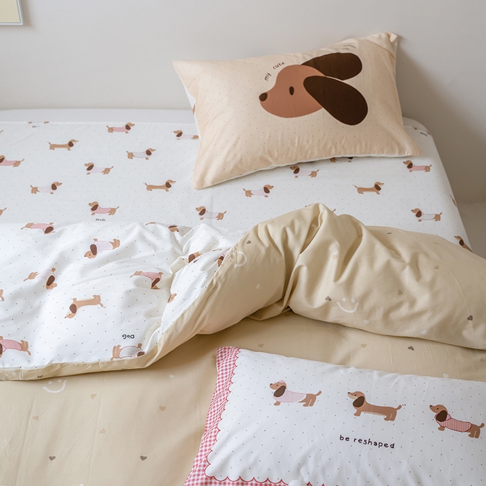 91家纺网 家纺一手货源 找家纺 窝米2024毛巾绣x数码 13370全棉撞色卡通系列四件套 腊肠狗