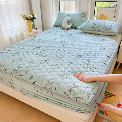 91家纺网 家纺一手货源 找家纺 （总）伊人坊 2024新款牛奶绒印花大豆夹棉床笠