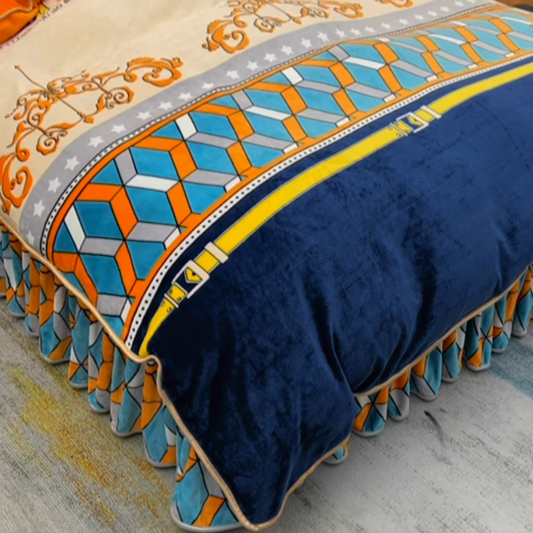 91家纺网 家纺一手货源 找家纺 曼尼家纺2025高克重直播印花床裙款法莱绒金貂珊瑚绒牛奶绒四件套 迷情方格