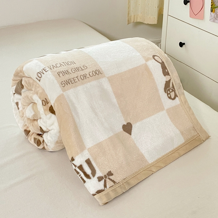 91家纺网 家纺一手货源 找家纺 楠沐家纺 2025新款双面牛奶绒多功能印花毛毯 比心兔