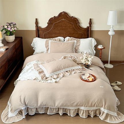 91家纺网 家纺一手货源 找家纺 玛奇朵 2024新款皱皱纱法式慵懒风奶芙蕾丝系列四件套 奶芙蕾丝-奶灰