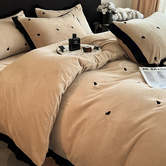 91家纺网 家纺一手货源 找家纺 米彩家纺 2024新款A类轻奢风牛奶绒绣花四件套-爱心蝴蝶结系列 爱心-浅香槟