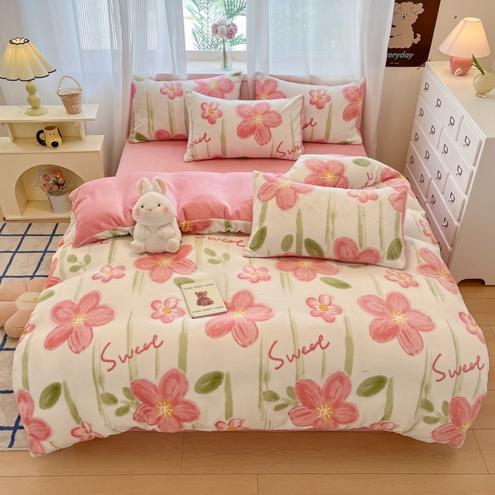 91家纺网 家纺一手货源 找家纺 绘萱家居 2025新款高克重印花牛奶绒四件套 花儿朵朵