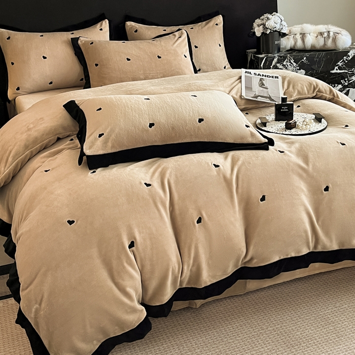 91家纺网 家纺一手货源 找家纺 米彩家纺 2024新款A类轻奢风牛奶绒绣花四件套-爱心蝴蝶结系列 爱心-浅香槟