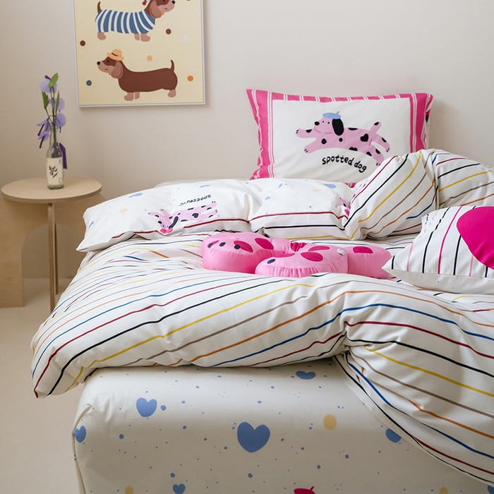 91家纺网 家纺一手货源 找家纺 窝米2024毛巾绣x数码 13370全棉撞色卡通系列四件套 蓝心狗