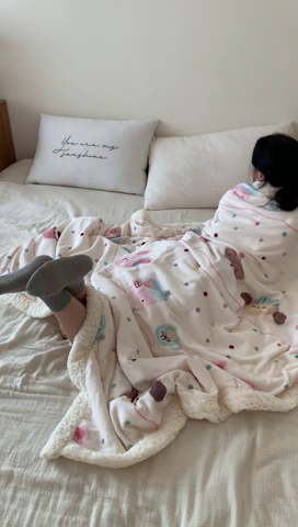 91家纺网 家纺一手货源 找家纺 桃喜 2024新款亲肤舒适牛奶绒羊羔绒毛毯 波点动物园