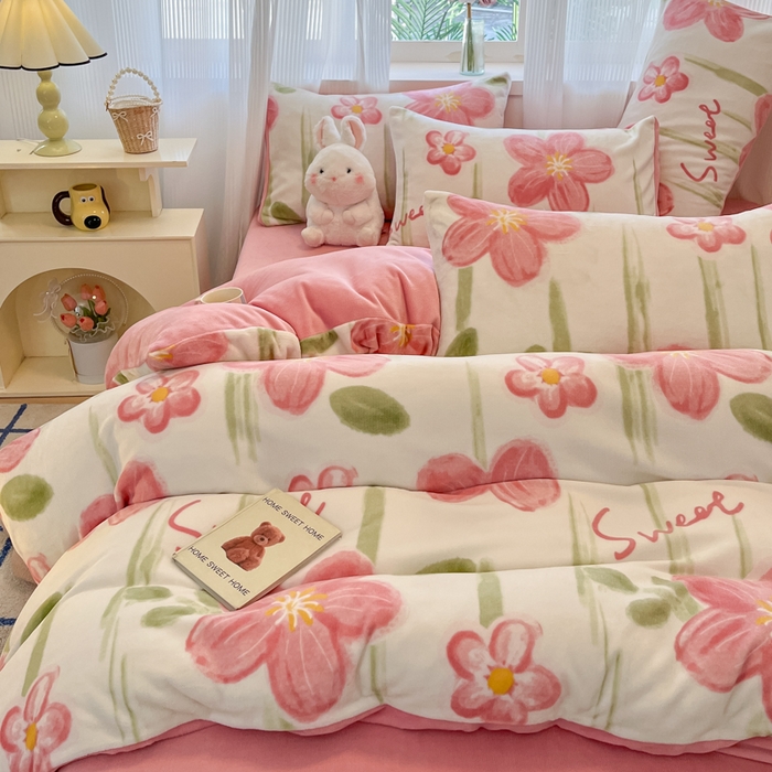 91家纺网 家纺一手货源 找家纺 绘萱家居 2025新款高克重印花牛奶绒四件套 花儿朵朵