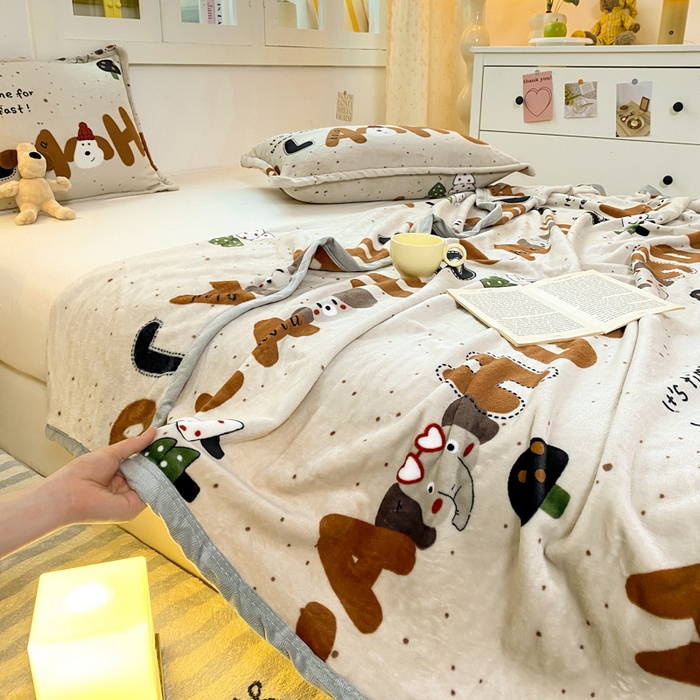 91家纺网 家纺一手货源 找家纺 楠沐家纺 2025新款双面牛奶绒多功能印花毛毯 字母狗