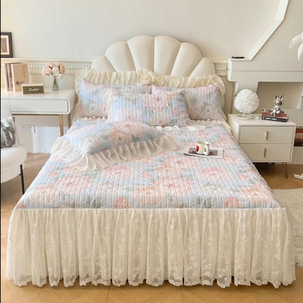 91家纺网 家纺一手货源 找家纺 恋尚 2025新款法式油画风田园花卉长绒磨毛棉床裙 丝柯轻语(兰）