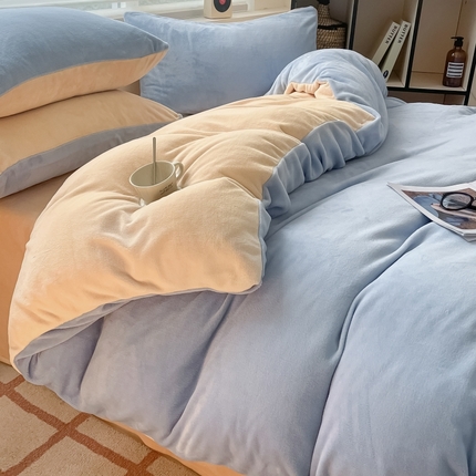 91家纺网 家纺一手货源 找家纺 绘萱 2025新款高克重纯色双拼牛奶绒四件套 奶油蓝黄