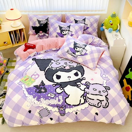 91家纺网 家纺一手货源 找家纺 米帛家纺 2024新款正版授权大版三丽鸥牛奶绒四件套 斜方格库洛米