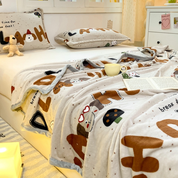 91家纺网 家纺一手货源 找家纺 楠沐家纺 2025新款双面牛奶绒多功能印花毛毯 字母狗