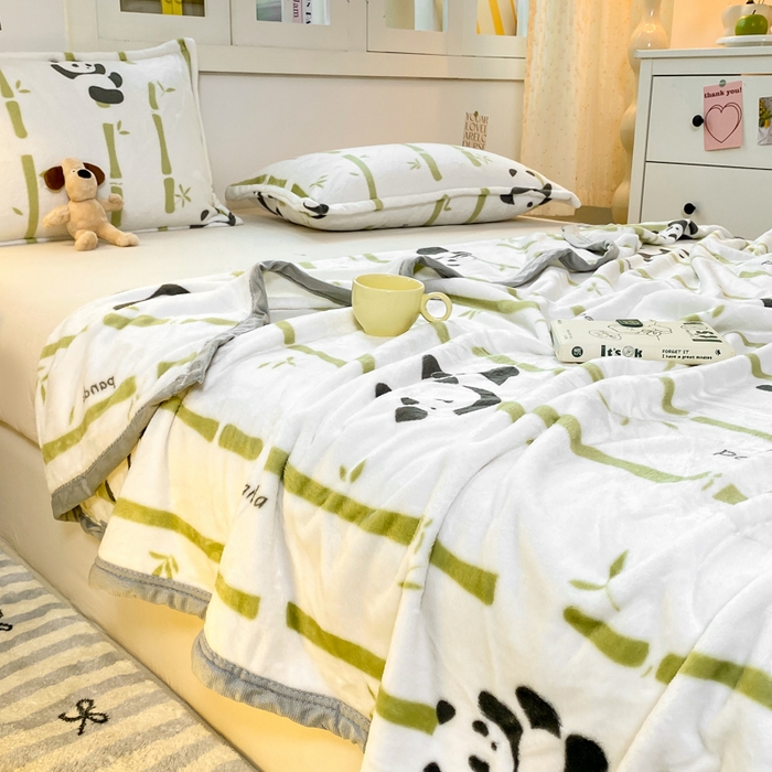 91家纺网 家纺一手货源 找家纺 楠沐家纺 2025新款双面牛奶绒多功能印花毛毯 竹叶熊猫