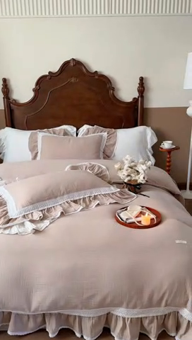 91家纺网 家纺一手货源 找家纺 玛奇朵 2024新款皱皱纱法式慵懒风奶芙蕾丝系列四件套 奶芙蕾丝-奶灰