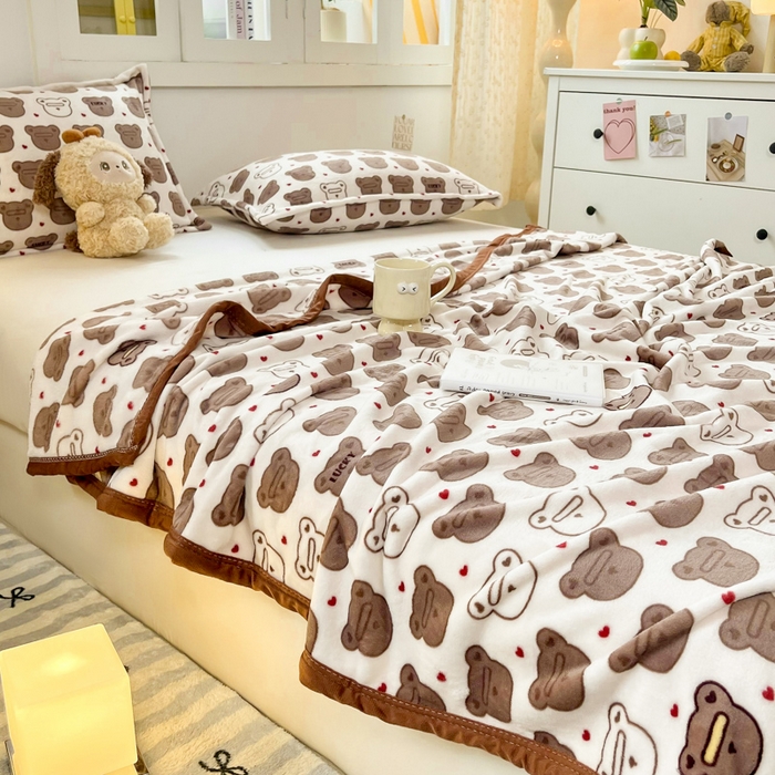 91家纺网 家纺一手货源 找家纺 楠沐家纺 2025新款双面牛奶绒多功能印花毛毯 小熊仔