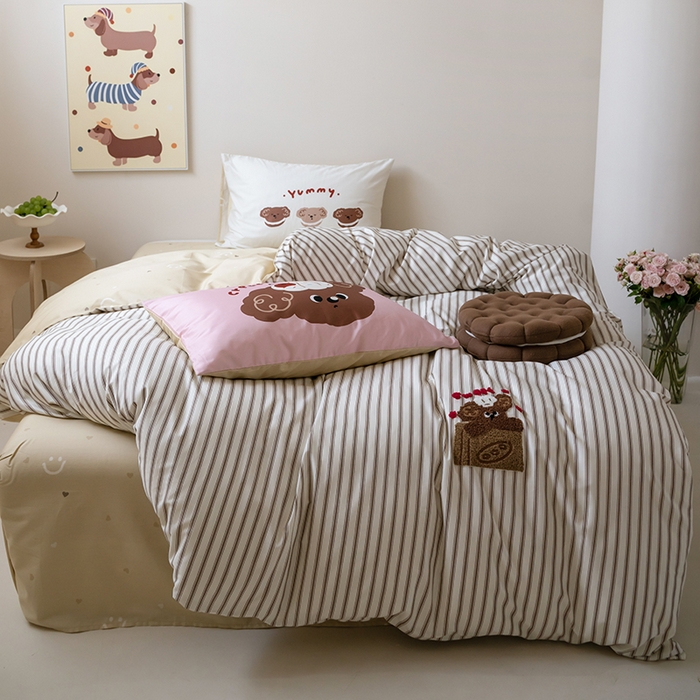 91家纺网 家纺一手货源 找家纺 窝米2024毛巾绣x数码 13370全棉撞色卡通系列四件套 奶油小狗