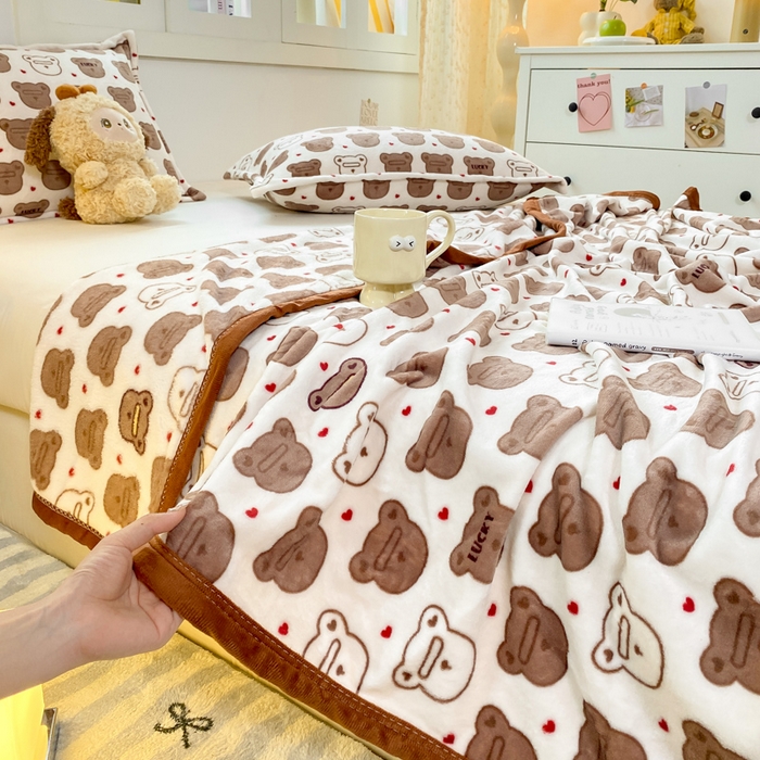 91家纺网 家纺一手货源 找家纺 楠沐家纺 2025新款双面牛奶绒多功能印花毛毯 小熊仔