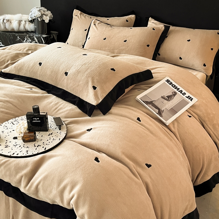 91家纺网 家纺一手货源 找家纺 米彩家纺 2024新款A类轻奢风牛奶绒绣花四件套-爱心蝴蝶结系列 爱心-浅香槟