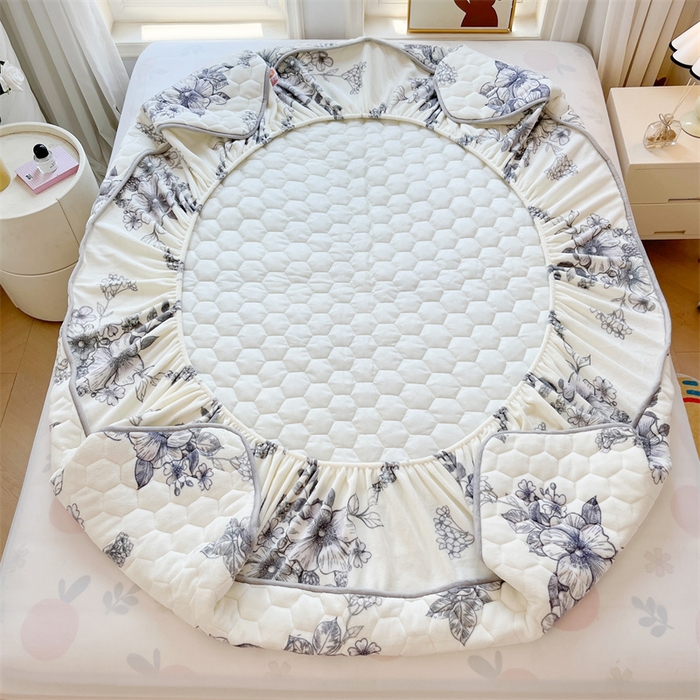 91家纺网 家纺一手货源 找家纺 伊人坊 2024新款牛奶绒印花大豆夹棉床笠 午后花园