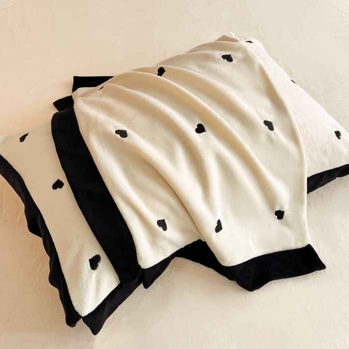 91家纺网 家纺一手货源 找家纺 米彩家纺 2024新款A类轻奢风牛奶绒绣花四件套-爱心蝴蝶结系列 爱心-奶昔白