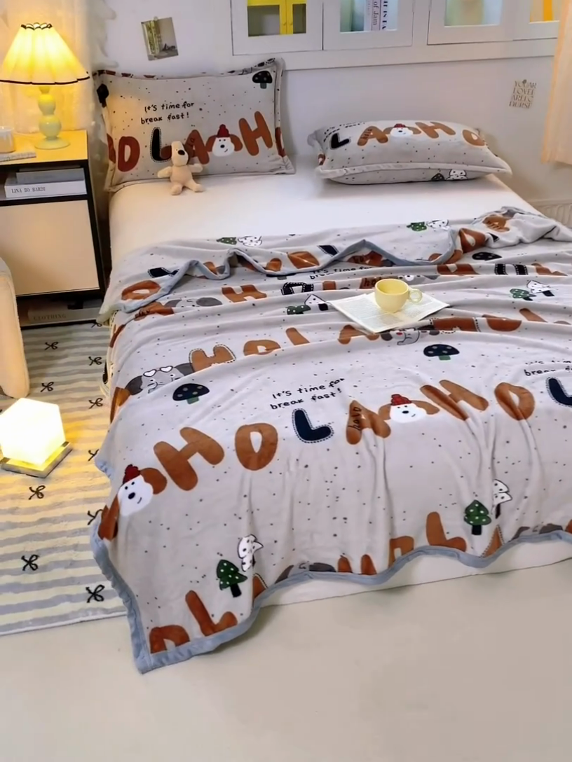 91家纺网 家纺一手货源 找家纺 楠沐家纺 2025新款双面牛奶绒多功能印花毛毯 字母狗