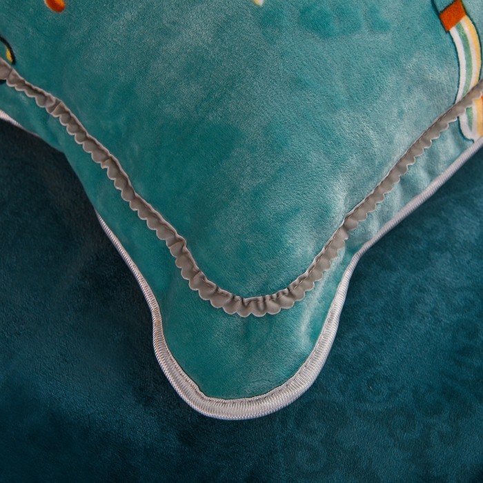 91家纺网 家纺一手货源 找家纺 曼尼家纺2025高克重直播印花床裙款法莱绒金貂珊瑚绒牛奶绒四件套 穿越浪漫