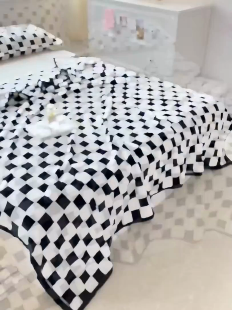 91家纺网 家纺一手货源 找家纺 楠沐家纺 2025新款双面牛奶绒多功能印花毛毯 棋盘格