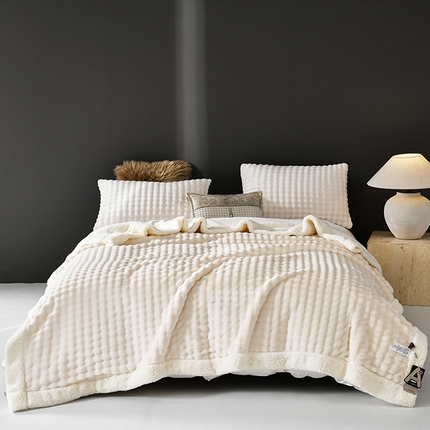 91家纺网 家纺一手货源 找家纺 网客家纺 2024新款雕花绒泡泡绒羊羔绒毛毯 月光白