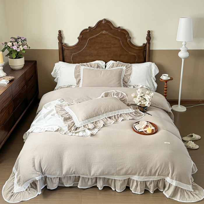 91家纺网 家纺一手货源 找家纺 玛奇朵 2024新款皱皱纱法式慵懒风奶芙蕾丝系列四件套 奶芙蕾丝-奶灰