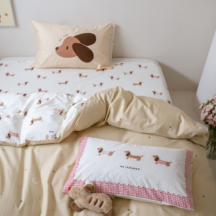 91家纺网 家纺一手货源 找家纺 窝米2024毛巾绣x数码 13370全棉撞色卡通系列四件套 腊肠狗