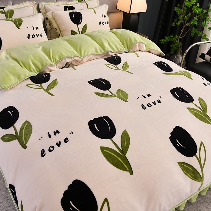 91家纺网 家纺一手货源 找家纺 曼尼家纺2025高克重直播印花床裙款法莱绒金貂珊瑚绒牛奶绒四件套 清新怡人