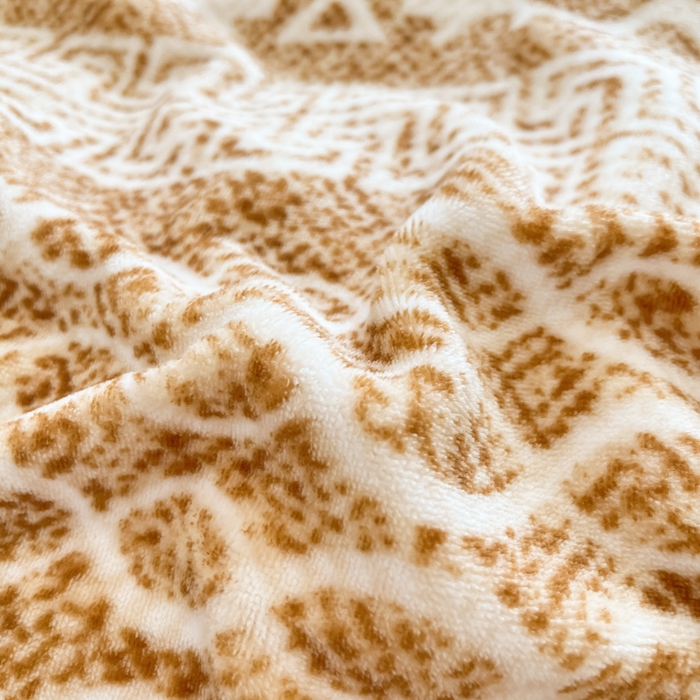 91家纺网 家纺一手货源 找家纺 绘萱家居 2025新款高克重印花牛奶绒四件套 布兰卡