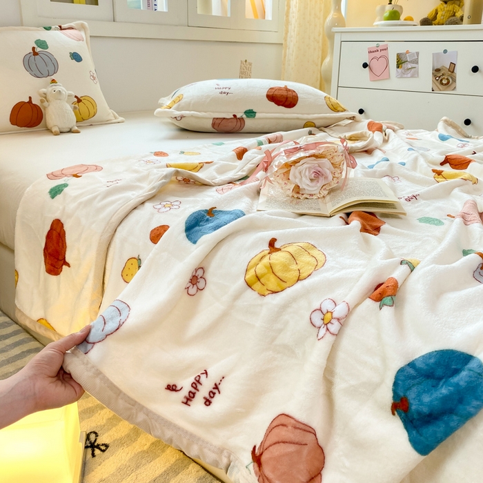 91家纺网 家纺一手货源 找家纺 楠沐家纺 2025新款双面牛奶绒多功能印花毛毯 小南瓜