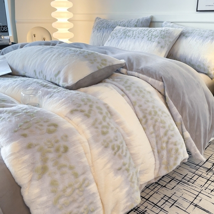 91家纺网 家纺一手货源 找家纺 （总）子曰 2024新款兔绒牛奶绒烂花四件套