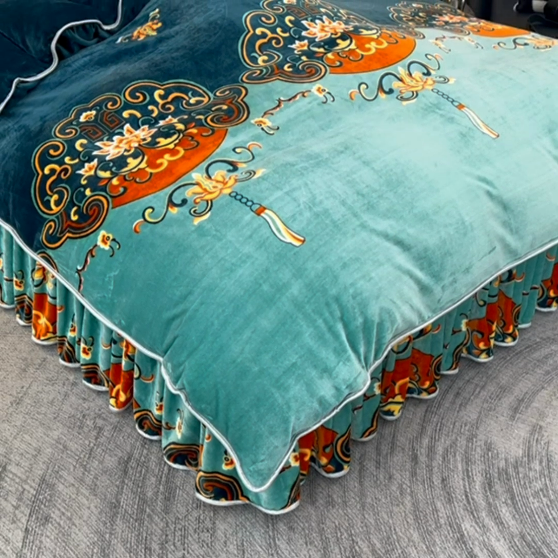 91家纺网 家纺一手货源 找家纺 曼尼家纺2025高克重直播印花床裙款法莱绒金貂珊瑚绒牛奶绒四件套 穿越浪漫