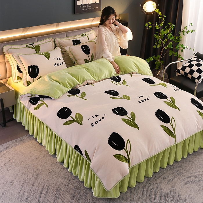 91家纺网 家纺一手货源 找家纺 曼尼家纺2025高克重直播印花床裙款法莱绒金貂珊瑚绒牛奶绒四件套 清新怡人